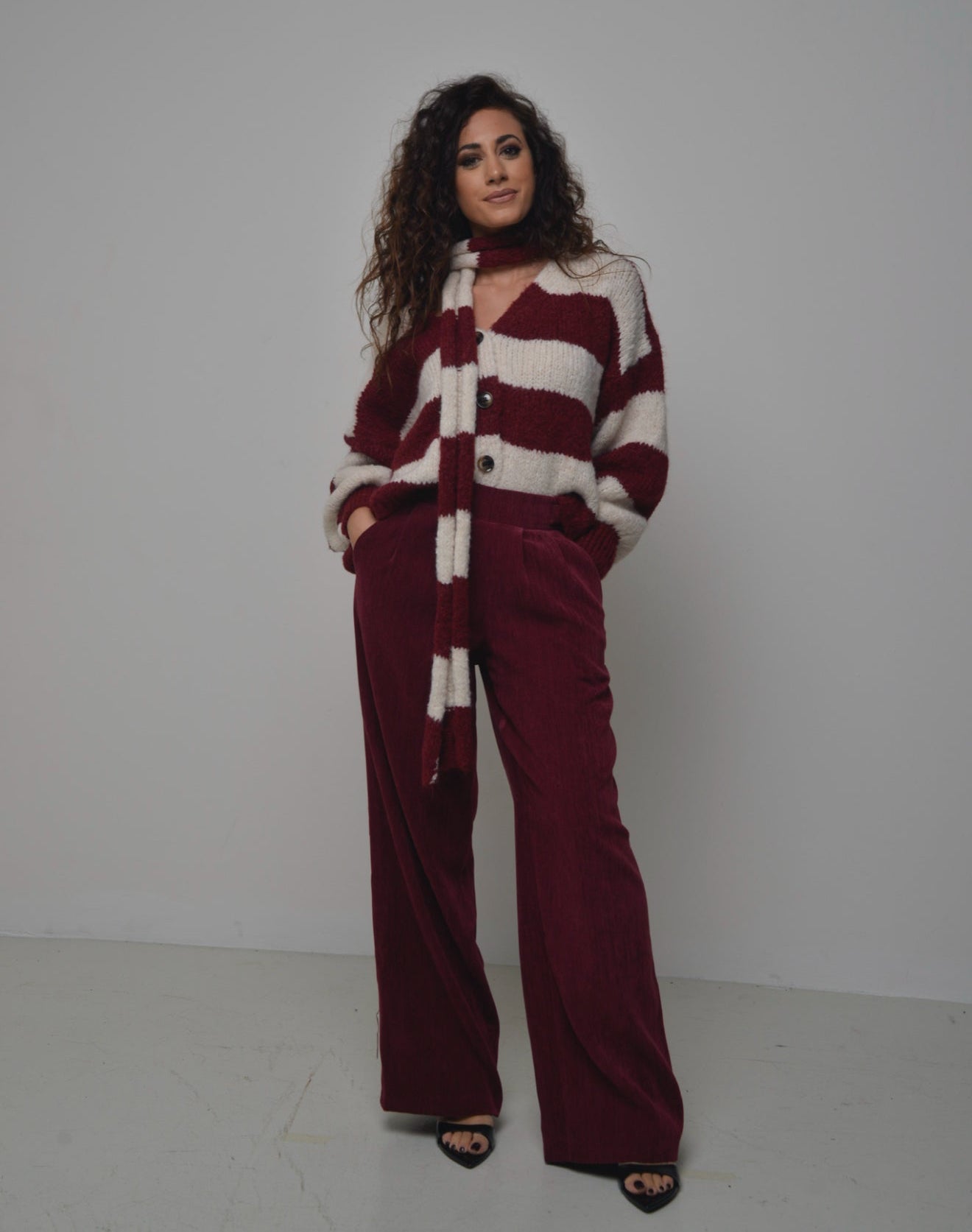 Cardigan a righe con sciarpa