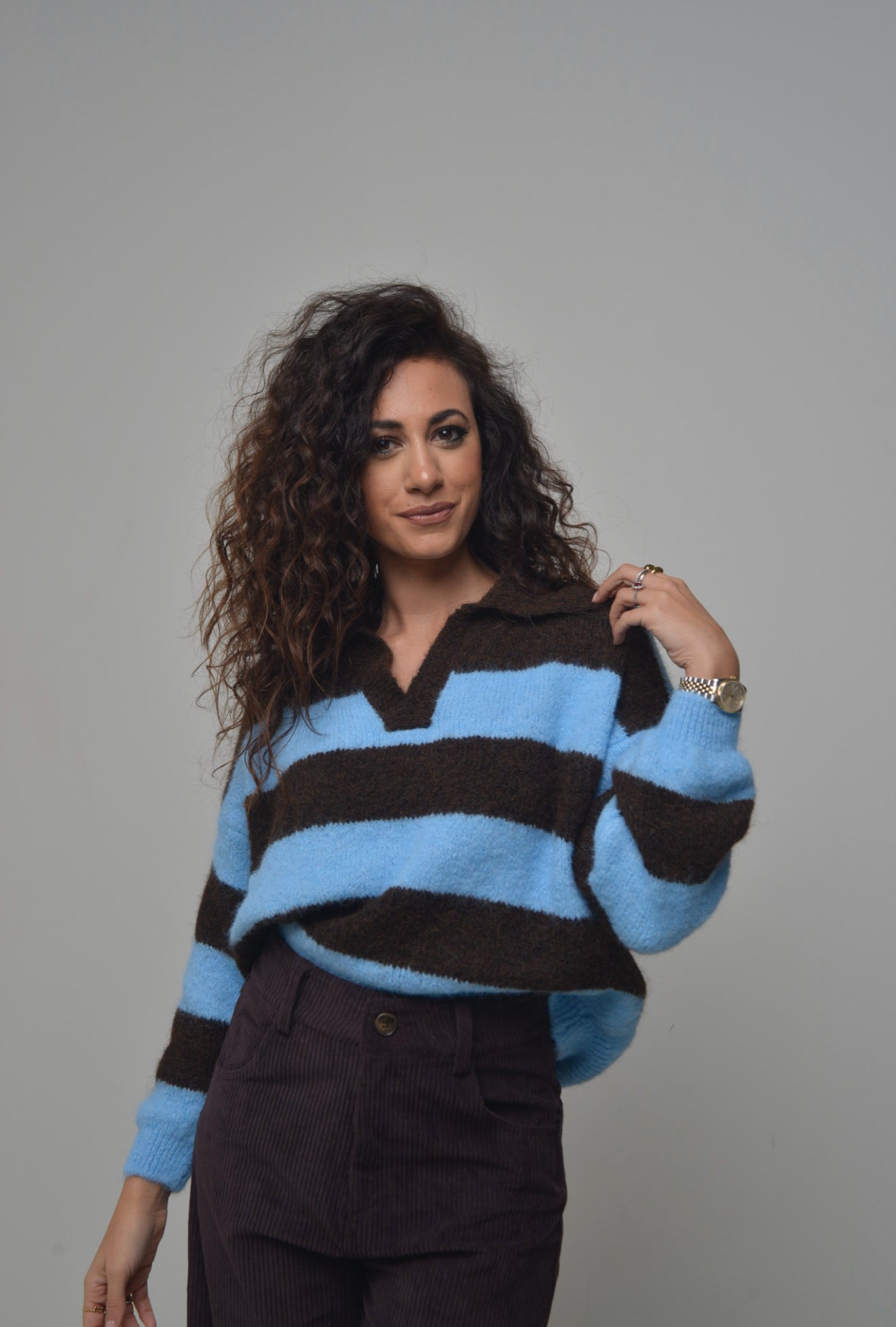 Maglione stile polo soffice con scollo a V