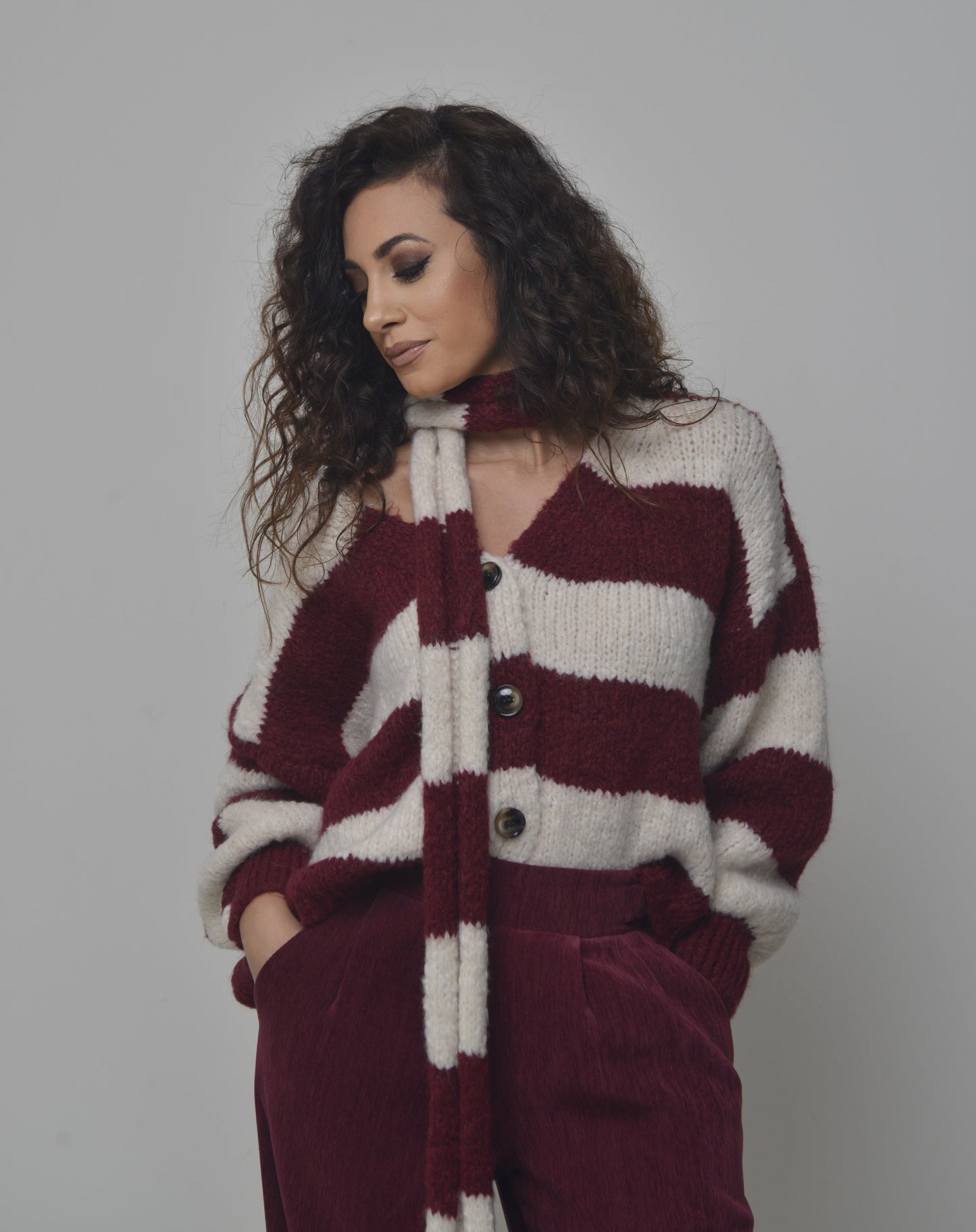 Cardigan a righe con sciarpa